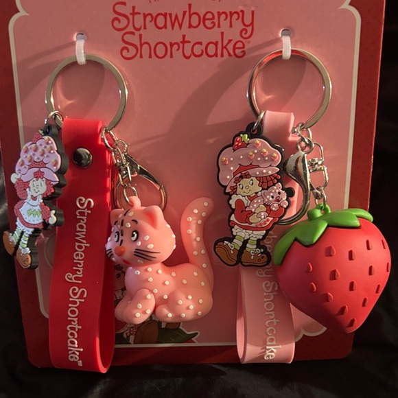 Strawberry Shortcake Keychain Set - Picture 2 of 2
